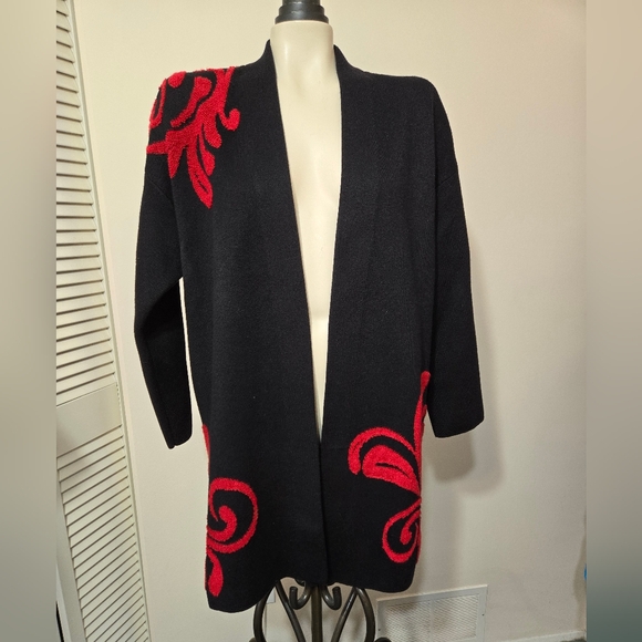 Chico's Red & black scroll long cardigan - Picture 4 of 10